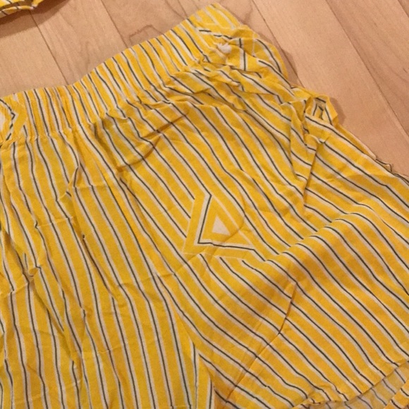 Yellow matching top and bottom shorts set - Picture 3 of 3